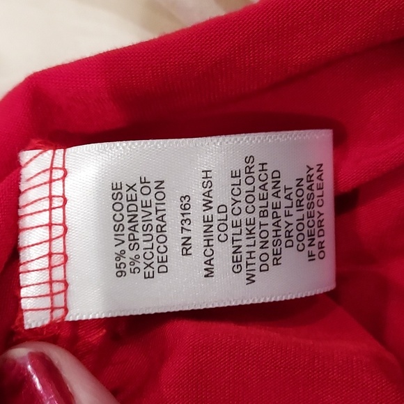 Trendy Cable & Gauge Red Long Sleeve w/ Gold Metal Accents Along Sleeve Shirt L - Picture 7 of 8